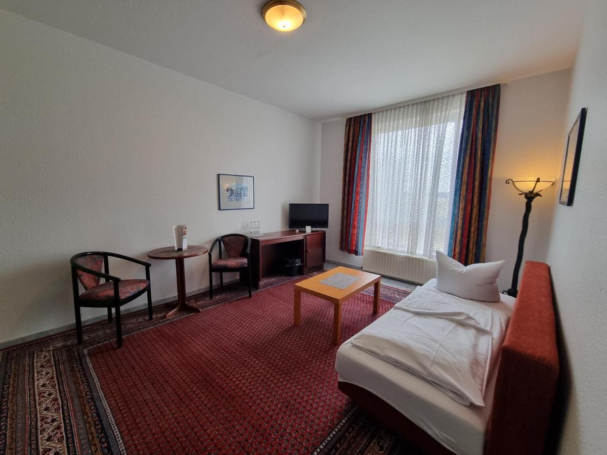 Erbenholz Hotel Laatzen Bagian luar foto