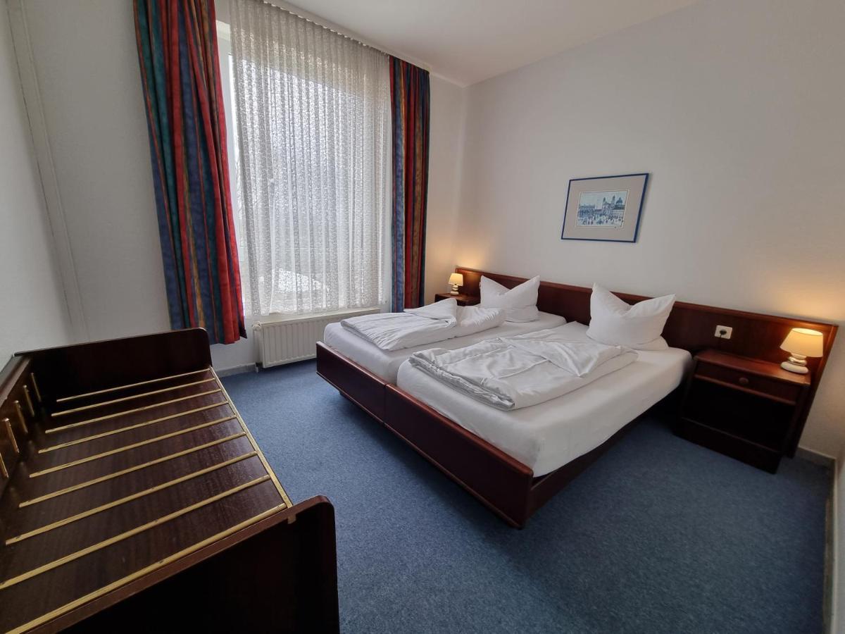 Erbenholz Hotel Laatzen Bagian luar foto