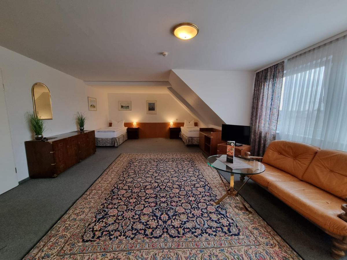 Erbenholz Hotel Laatzen Bagian luar foto