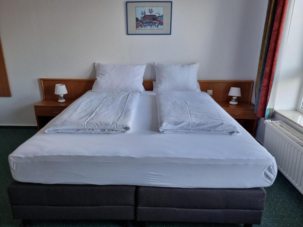 Erbenholz Hotel Laatzen Bagian luar foto