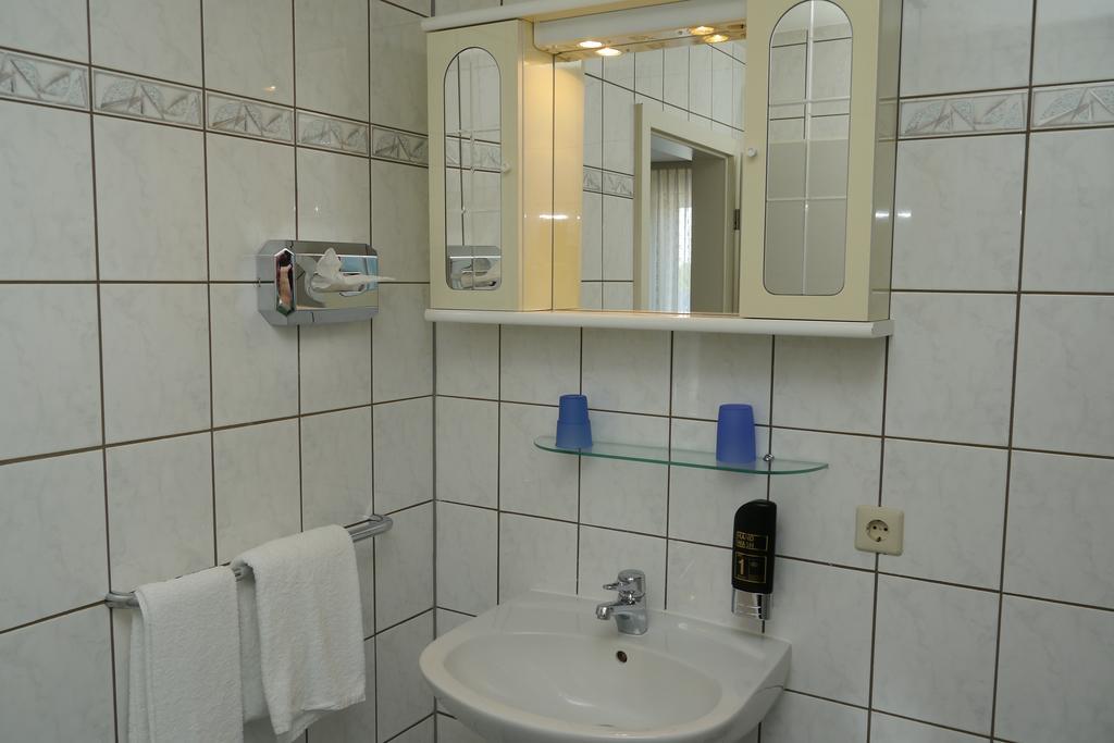 Erbenholz Hotel Laatzen Bagian luar foto