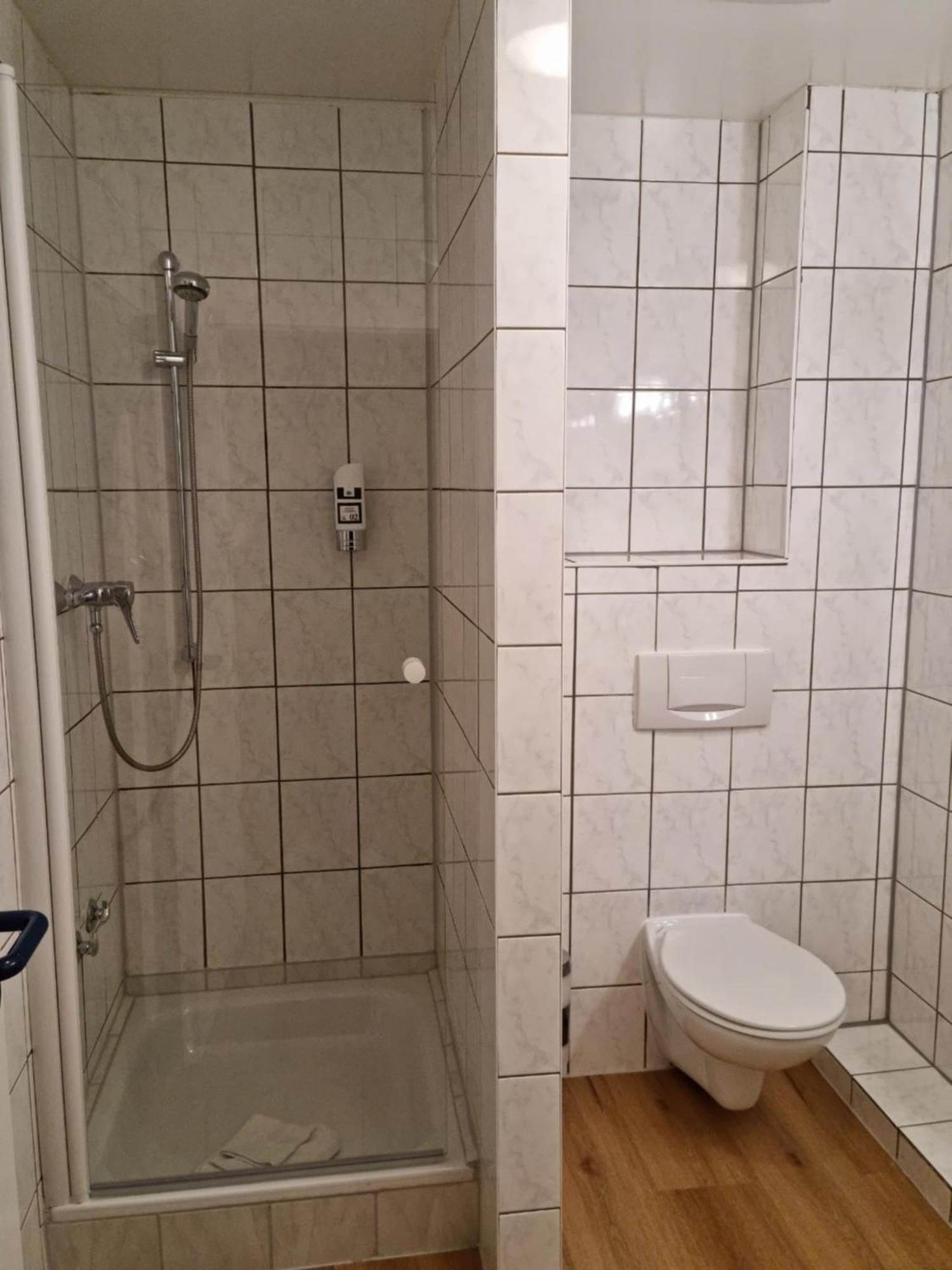 Erbenholz Hotel Laatzen Bagian luar foto